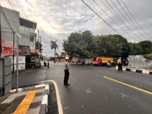 Jaga Keamanan Pengguna Jalan, Polisi Gelar Strong Point Pagi di Pusat Keramaian Ternate