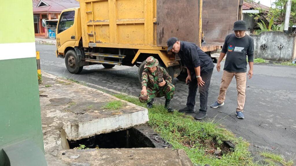 Kerja Bakti Peringatan Hari Juang TNI AD, Kodim 1505/Tidore Bersama Pemkot Tidore Ajak Warga Jaga Kebersihan dan Cegah Bencana